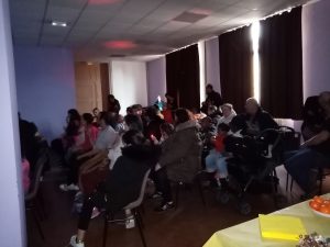 Tout le monde s’apprêtait à écouter attentivement les paroles du bûcheron ...